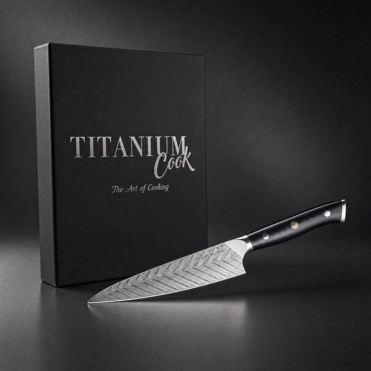 Couteau utilitaire japonais Plume à lame damassée plumetée, manche noir riveté, livré en coffret TitaniumCook