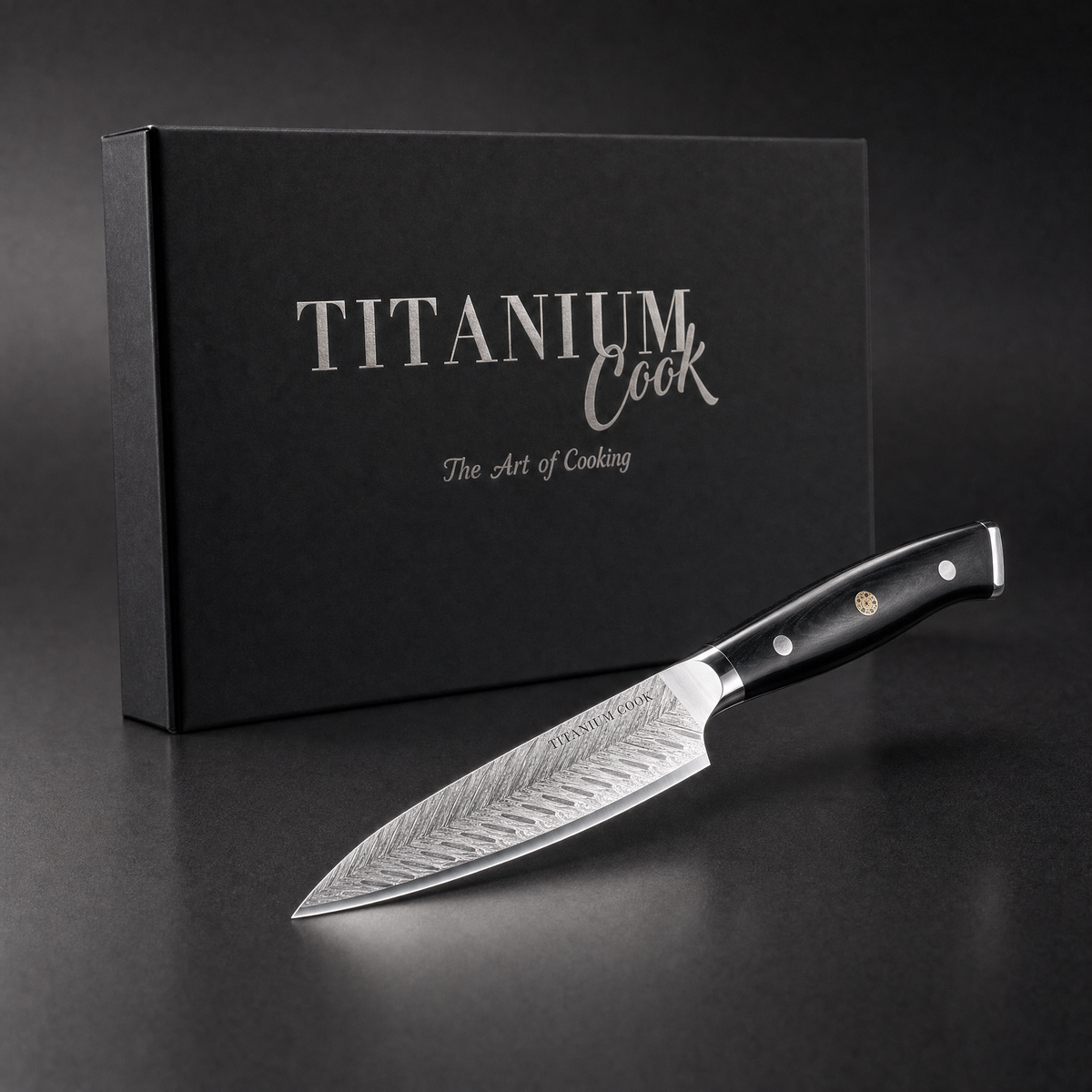 Couteau d'office japonais Plume à lame damassée plumetée, manche noir riveté, livré en coffret TitaniumCook