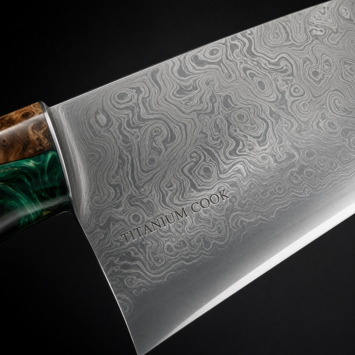 Detail of the engraved Damascus blade TITANIUM COOK — Jade Prism
